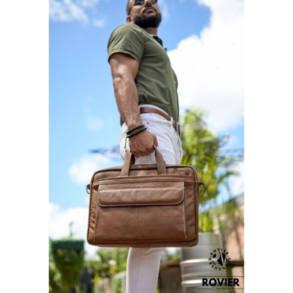 maletín de cuero para hombre maletín ejecutivo de cuero maletín liviano con compartimento para laptop maletín profesional de cuero maletín de oficina hombre maletín personalizado grabado láser artículos de cuero para negocios maletín compacto de cuero bolso ejecutivo cuero genuino regalo corporativo cuero, hand made bolivia