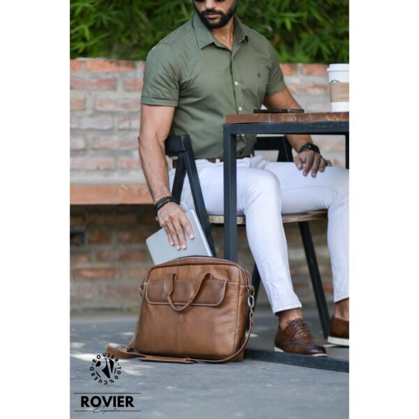 maletín de cuero para hombre maletín ejecutivo de cuero maletín liviano con compartimento para laptop maletín profesional de cuero maletín de oficina hombre maletín personalizado grabado láser artículos de cuero para negocios maletín compacto de cuero bolso ejecutivo cuero genuino regalo corporativo cuero, hand made bolivia