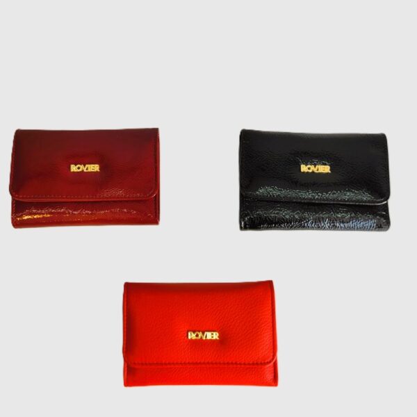 billetera de cuero para mujer, billetera mediana de cuero, billetera con botón imán, billetera de mujer compacta, billetera con espacio para tarjetas, billetera cuero personalizada, billetera con cierre, billetera elegante mujer, billetera cuero ROVIER, billetera hecha en Bolivia, accesorio de cuero femenino, billetera grabado láser