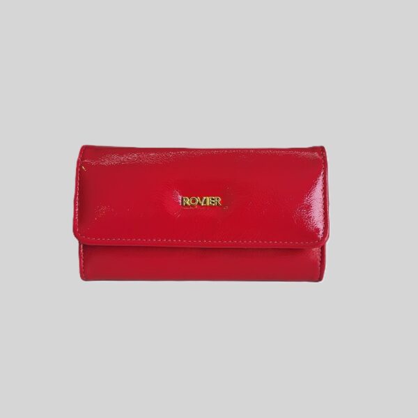 billetera de cuero para mujer, billetera mediana de cuero, billetera con botón imán, billetera de mujer compacta, billetera con espacio para tarjetas, billetera cuero personalizada, billetera con cierre, billetera elegante mujer, billetera cuero ROVIER, billetera hecha en Bolivia, accesorio de cuero femenino, billetera grabado láser