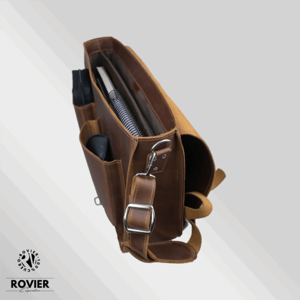 Maletín Espartano de cuero 40x30 cm | Maletín ejecutivo con bolsillos frontales y traseros | Pasador para maleta carry-on | Cierre central y correa con hombrera | Maletín de cuero para hombre, elegante y funcional | Ideal para oficina, viajes y uso diario | Asas resistentes y diseño profesional