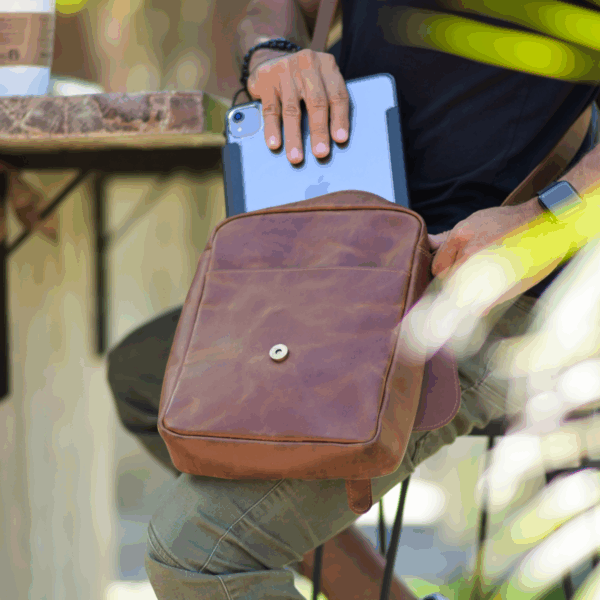 maletines de cuero para hombre mochilas de cuero genuino para hombre billeteras de cuero hechas en Bolivia carpetas ejecutivas de cuero cinturones de cuero para hombre artículos de cuero para hombre bandoleras de cuero para uso diario accesorios de cuero genuino para hombre maletines ejecutivos de cuero boliviano mochilas de cuero artesanales billeteras de cuero premium para caballero productos de cuero para oficina bolsos de cuero para hombres profesionales fabricantes de cuero en Bolivia artículos de cuero boliviano marca ROVIER