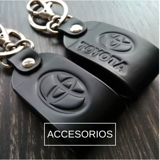 accesorios de cuero, artículos de cuero, cuero boliviano, llaveros de cuero, llaveros toyota, llaveros nissan, llaveros mercedez benz, llaveros bmw,