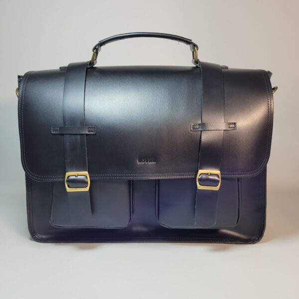 Maletín Espartano de cuero 40x30 cm | Maletín ejecutivo con bolsillos frontales y traseros | Pasador para maleta carry-on | Cierre central y correa con hombrera | Maletín de cuero para hombre, elegante y funcional | Ideal para oficina, viajes y uso diario | Asas resistentes y diseño profesional
