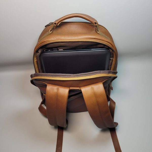 mochila de cuero, mochila clásica cuero, mochila ejecutiva cuero, mochila cuero laptop, mochila cuero hecha a mano, mochila cuero personalizada, mochila cuero ROVIER, mochila de cuero vacuno, mochila cuero genuino Bolivia, mochila cuero hombre, mochila elegante cuero, mochila personalizada con logo