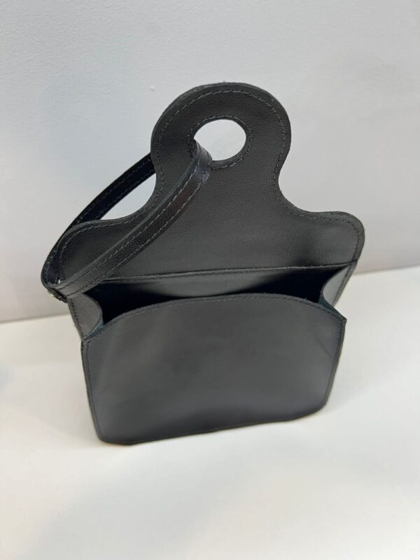 organizador palanca carro, organizador de cuero para auto, organizador de consola central, porta celular auto cuero, accesorio cuero auto, organizador con bolsillos para auto, organizador cuero personalizado, regalo ejecutivo auto, organizador ROVIER cuero, organizador para freno de mano, accesorio cuero para carro, organizador interior vehículo, organizador para facturas y notas