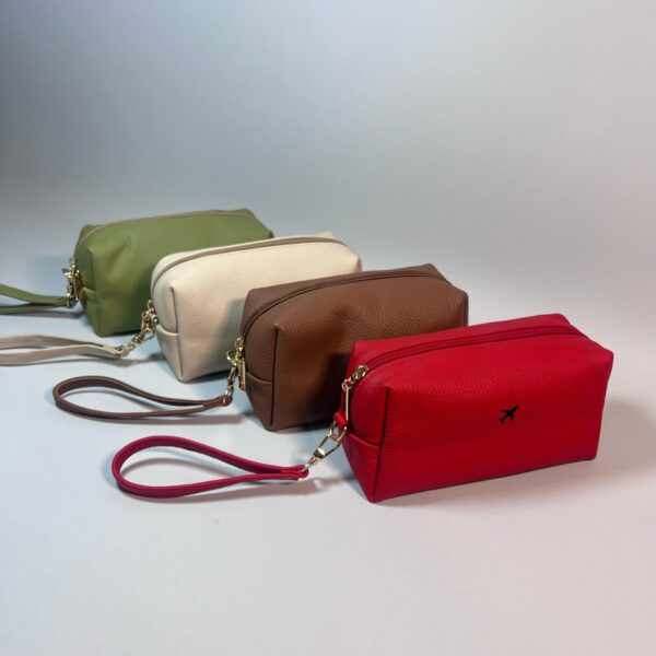 neceser de cuero para mujer, neceser de viaje de cuero, neceser cuero personalizado, neceser con grabado láser, estuche de cuero para mujer, neceser elegante de cuero, neceser cosmético de cuero, neceser cuero ROVIER, organizador de cuero para mujer, neceser de maquillaje cuero, neceser cuero genuino Bolivia, neceser cuero con cierre, neceser femenino de cuero, regalo de cuero para mujer, accesorios de cuero para viaje mujer