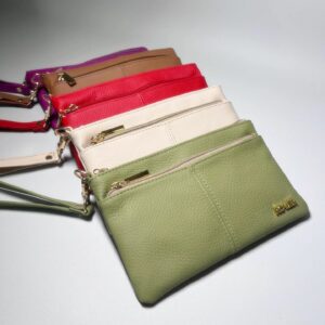 maxi billetera de cuero, billetera de cuero para mujer, billetera tipo sobre, billetera elegante mujer, billetera con cierre imán, billetera cuero personalizada, billetera con compartimientos, billetera con cierre para monedas, billetera con caja de regalo, billetera con grabado láser, billetera cuero ROVIER, billetera de mujer con espacio, billetera cuero genuino Bolivia