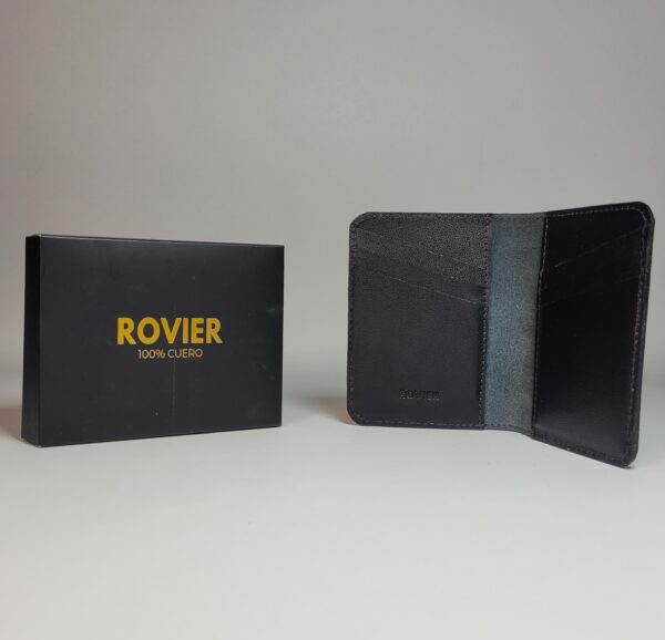 billetera de cuero para hombre, billetera compacta cuero, porta tarjetas cuero genuino, billetera sin forro, billetera personalizada grabado láser, ROVIER billeteras Bolivia, billetera minimalista cuero.