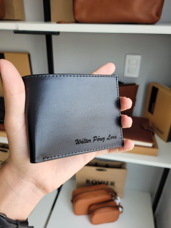 billetera de cuero para hombre, billetera compacta cuero, billetera con grabado láser, billetera regalo cuero, billetera ROVIER personalizada, billetera cuero Bolivia, billetera elegante para regalo.