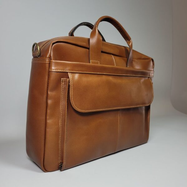 maletín de cuero para hombre, maletín ejecutivo de cuero, maletín liviano con compartimento para laptop, maletín profesional de cuero, maletín de oficina, hombre maletín personalizado grabado láser, artículos de cuero para negocios, maletín compacto de cuero, bolso ejecutivo cuero genuino, regalo corporativo cuero, hand made bolivia
