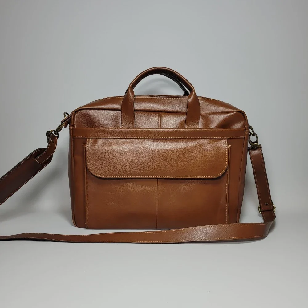 maletín de cuero para hombre, maletín ejecutivo de cuero, maletín de cuero genuino, maletín de cuero vacuno, maletín de cuero para oficina, maletín de cuero con compartimentos, maletín de cuero para laptop, maletín de cuero hecho en Bolivia, maletín de cuero premium, maletín de cuero de alta calidad, maletín de cuero elegante, maletín de cuero moderno, maletín de cuero clásico, maletín de cuero exclusivo, maletín de cuero con correa ajustable, maletín de cuero auténtico, maletín de cuero para trabajo, maletín de cuero para regalo, maletín de cuero duradero, accesorios ejecutivos de cuero, MALETÍN DE CUERO BOLIVIANO
