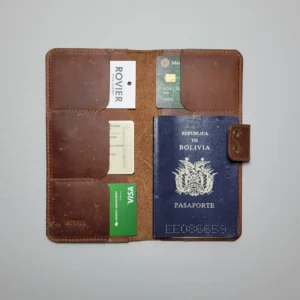 PORTA PASAPORTE DE CUERO