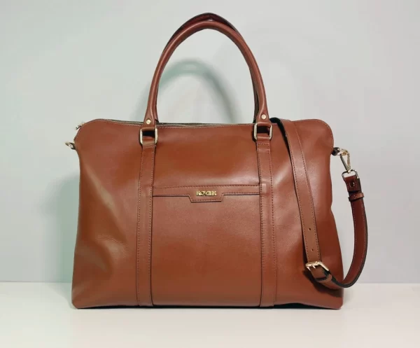 bolso ejecutivo de cuero, bolso para laptop 14", bolso con cierre interno, bolso de mano y bandolera, bolso de cuero para profesionales, bolso de cuero con forro, bolso de cuero boliviano, bolso de cuero resistente, bolso de cuero elegante, bolso de cuero exclusivo.