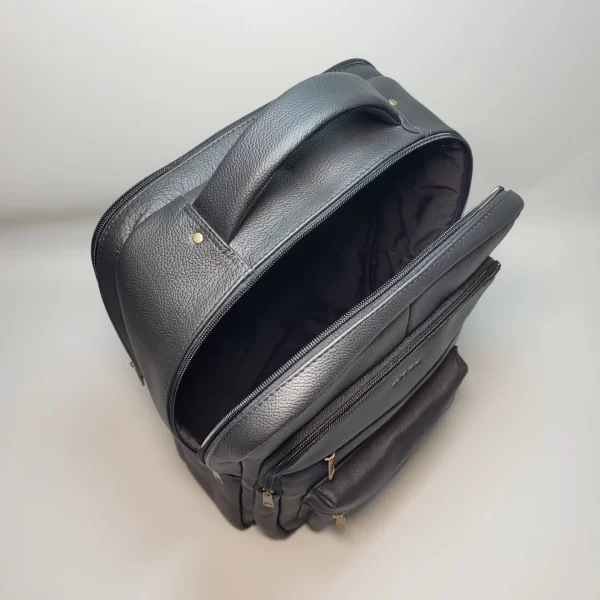 mochila de cuero para hombre, mochila de cuero genuino, mochila de cuero vacuno, mochila ejecutiva de cuero, mochila elegante de cuero, mochila de cuero con compartimentos, mochila de cuero para portátil, mochila de cuero hecha en Bolivia, mochila de cuero de alta calidad, mochila de cuero duradera, mochila de cuero para oficina, mochila de cuero para viajes, mochila de cuero con estilo, mochila de cuero moderna, mochila de cuero exclusiva, mochila de cuero premium, mochila de cuero auténtico, mochila de cuero para regalo, mochila de cuero versátil, accesorios de cuero para hombre.