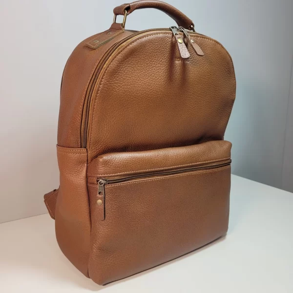 mochila de cuero para hombre, mochila de cuero genuino, mochila de cuero vacuno, mochila ejecutiva de cuero, mochila elegante de cuero, mochila de cuero con compartimentos, mochila de cuero para portátil, mochila de cuero hecha en Bolivia, mochila de cuero de alta calidad, mochila de cuero duradera, mochila de cuero para oficina, mochila de cuero para viajes, mochila de cuero con estilo, mochila de cuero moderna, mochila de cuero exclusiva, mochila de cuero premium, mochila de cuero auténtico, mochila de cuero para regalo, mochila de cuero versátil, accesorios de cuero para hombre.