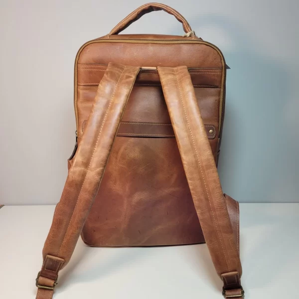 mochila de cuero para hombre, mochila de cuero genuino, mochila de cuero vacuno, mochila ejecutiva de cuero, mochila elegante de cuero, mochila de cuero con compartimentos, mochila de cuero para portátil, mochila de cuero hecha en Bolivia, mochila de cuero de alta calidad, mochila de cuero duradera, mochila de cuero para oficina, mochila de cuero para viajes, mochila de cuero con estilo, mochila de cuero moderna, mochila de cuero exclusiva, mochila de cuero premium, mochila de cuero auténtico, mochila de cuero para regalo, mochila de cuero versátil, accesorios de cuero para hombre.