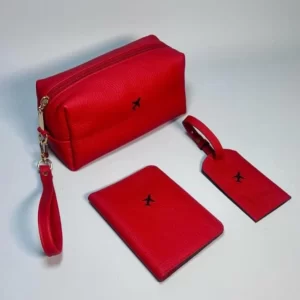 neceser de mujer, set de viaje mujer, neceser personalizado, funda de pasaporte con logo, etiqueta de maleta personalizada, regalos corporativos, merchandising para mujeres, accesorios de viaje, set de viaje elegante, productos promocionales, artículos personalizados, viaje con estilo, branding en viajes