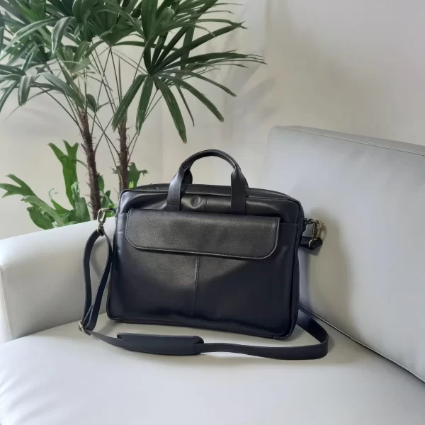 maletín de cuero para hombre, maletín ejecutivo de cuero, maletín de cuero genuino, maletín de cuero vacuno, maletín de cuero para oficina, maletín de cuero con compartimentos, maletín de cuero para laptop, maletín de cuero hecho en Bolivia, maletín de cuero premium, maletín de cuero de alta calidad, maletín de cuero elegante, maletín de cuero moderno, maletín de cuero clásico, maletín de cuero exclusivo, maletín de cuero con correa ajustable, maletín de cuero auténtico, maletín de cuero para trabajo, maletín de cuero para regalo, maletín de cuero duradero, accesorios ejecutivos de cuero.