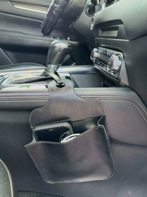 funda de cuero para palanca de carro, funda de cuero genuino para palanca, funda de cuero vacuno para palanca, funda de cuero para auto, bolsa de cuero para palanca de cambios, funda de cuero premium para palanca, funda de cuero elegante para carro, funda de cuero hecha en Bolivia, funda de cuero de alta calidad para auto, accesorios de cuero para carro, funda de cuero exclusiva para palanca, funda de cuero duradera para palanca, funda de cuero auténtico para carro, funda de cuero para transmisión manual, funda de cuero personalizada para palanca.