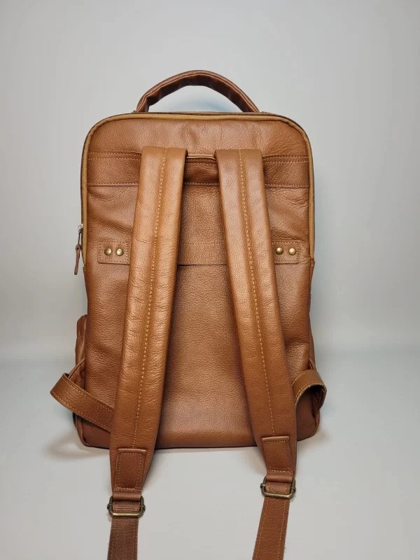 mochila de cuero para hombre, mochila de cuero genuino, mochila de cuero vacuno, mochila ejecutiva de cuero, mochila elegante de cuero, mochila de cuero con compartimentos, mochila de cuero para portátil, mochila de cuero hecha en Bolivia, mochila de cuero de alta calidad, mochila de cuero duradera, mochila de cuero para oficina, mochila de cuero para viajes, mochila de cuero con estilo, mochila de cuero moderna, mochila de cuero exclusiva, mochila de cuero premium, mochila de cuero auténtico, mochila de cuero para regalo, mochila de cuero versátil, accesorios de cuero para hombre.