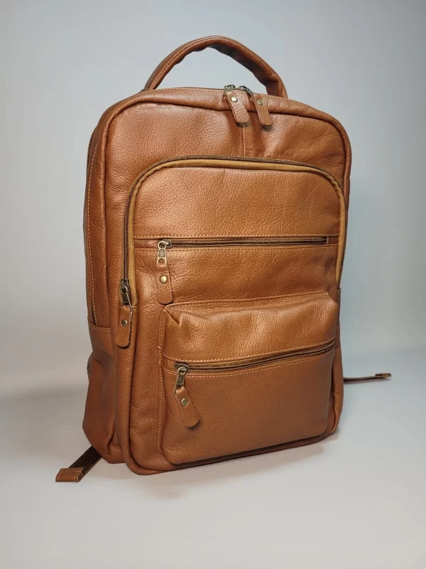 mochila de cuero para hombre, mochila de cuero genuino, mochila de cuero vacuno, mochila ejecutiva de cuero, mochila elegante de cuero, mochila de cuero con compartimentos, mochila de cuero para portátil, mochila de cuero hecha en Bolivia, mochila de cuero de alta calidad, mochila de cuero duradera, mochila de cuero para oficina, mochila de cuero para viajes, mochila de cuero con estilo, mochila de cuero moderna, mochila de cuero exclusiva, mochila de cuero premium, mochila de cuero auténtico, mochila de cuero para regalo, mochila de cuero versátil, accesorios de cuero para hombre.