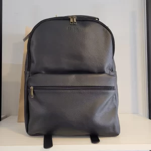 mochila de cuero para hombre, mochila de cuero genuino, mochila de cuero vacuno, mochila ejecutiva de cuero, mochila elegante de cuero, mochila de cuero con compartimentos, mochila de cuero para portátil, mochila de cuero hecha en Bolivia, mochila de cuero de alta calidad, mochila de cuero duradera, mochila de cuero para oficina, mochila de cuero para viajes, mochila de cuero con estilo, mochila de cuero moderna, mochila de cuero exclusiva, mochila de cuero premium, mochila de cuero auténtico, mochila de cuero para regalo, mochila de cuero versátil, accesorios de cuero para hombre.