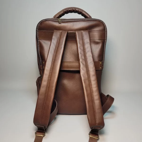 mochila de cuero para hombre, mochila de cuero genuino, mochila de cuero vacuno, mochila ejecutiva de cuero, mochila elegante de cuero, mochila de cuero con compartimentos, mochila de cuero para portátil, mochila de cuero hecha en Bolivia, mochila de cuero de alta calidad, mochila de cuero duradera, mochila de cuero para oficina, mochila de cuero para viajes, mochila de cuero con estilo, mochila de cuero moderna, mochila de cuero exclusiva, mochila de cuero premium, mochila de cuero auténtico, mochila de cuero para regalo, mochila de cuero versátil, accesorios de cuero para hombre.