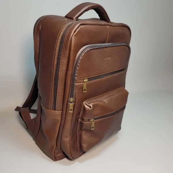 mochila de cuero para hombre, mochila de cuero genuino, mochila de cuero vacuno, mochila ejecutiva de cuero, mochila elegante de cuero, mochila de cuero con compartimentos, mochila de cuero para portátil, mochila de cuero hecha en Bolivia, mochila de cuero de alta calidad, mochila de cuero duradera, mochila de cuero para oficina, mochila de cuero para viajes, mochila de cuero con estilo, mochila de cuero moderna, mochila de cuero exclusiva, mochila de cuero premium, mochila de cuero auténtico, mochila de cuero para regalo, mochila de cuero versátil, accesorios de cuero para hombre.