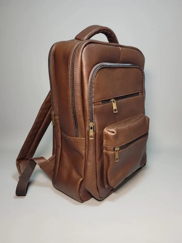 mochila de cuero para hombre, mochila de cuero genuino, mochila de cuero vacuno, mochila ejecutiva de cuero, mochila elegante de cuero, mochila de cuero con compartimentos, mochila de cuero para portátil, mochila de cuero hecha en Bolivia, mochila de cuero de alta calidad, mochila de cuero duradera, mochila de cuero para oficina, mochila de cuero para viajes, mochila de cuero con estilo, mochila de cuero moderna, mochila de cuero exclusiva, mochila de cuero premium, mochila de cuero auténtico, mochila de cuero para regalo, mochila de cuero versátil, accesorios de cuero para hombre.
