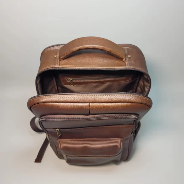 mochila de cuero para hombre, mochila de cuero genuino, mochila de cuero vacuno, mochila ejecutiva de cuero, mochila elegante de cuero, mochila de cuero con compartimentos, mochila de cuero para portátil, mochila de cuero hecha en Bolivia, mochila de cuero de alta calidad, mochila de cuero duradera, mochila de cuero para oficina, mochila de cuero para viajes, mochila de cuero con estilo, mochila de cuero moderna, mochila de cuero exclusiva, mochila de cuero premium, mochila de cuero auténtico, mochila de cuero para regalo, mochila de cuero versátil, accesorios de cuero para hombre.