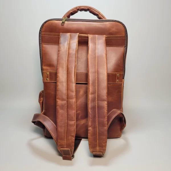 mochila de cuero para hombre, mochila de cuero genuino, mochila de cuero vacuno, mochila ejecutiva de cuero, mochila elegante de cuero, mochila de cuero con compartimentos, mochila de cuero para portátil, mochila de cuero hecha en Bolivia, mochila de cuero de alta calidad, mochila de cuero duradera, mochila de cuero para oficina, mochila de cuero para viajes, mochila de cuero con estilo, mochila de cuero moderna, mochila de cuero exclusiva, mochila de cuero premium, mochila de cuero auténtico, mochila de cuero para regalo, mochila de cuero versátil, accesorios de cuero para hombre.