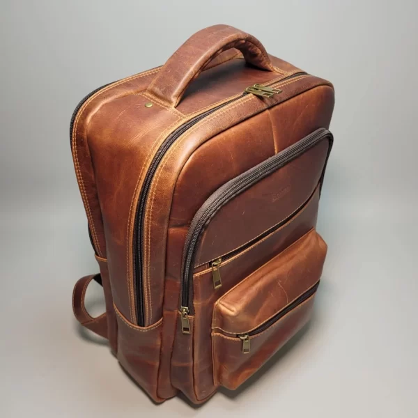mochila de cuero para hombre, mochila de cuero genuino, mochila de cuero vacuno, mochila ejecutiva de cuero, mochila elegante de cuero, mochila de cuero con compartimentos, mochila de cuero para portátil, mochila de cuero hecha en Bolivia, mochila de cuero de alta calidad, mochila de cuero duradera, mochila de cuero para oficina, mochila de cuero para viajes, mochila de cuero con estilo, mochila de cuero moderna, mochila de cuero exclusiva, mochila de cuero premium, mochila de cuero auténtico, mochila de cuero para regalo, mochila de cuero versátil, accesorios de cuero para hombre.