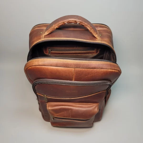 mochila de cuero para hombre, mochila de cuero genuino, mochila de cuero vacuno, mochila ejecutiva de cuero, mochila elegante de cuero, mochila de cuero con compartimentos, mochila de cuero para portátil, mochila de cuero hecha en Bolivia, mochila de cuero de alta calidad, mochila de cuero duradera, mochila de cuero para oficina, mochila de cuero para viajes, mochila de cuero con estilo, mochila de cuero moderna, mochila de cuero exclusiva, mochila de cuero premium, mochila de cuero auténtico, mochila de cuero para regalo, mochila de cuero versátil, accesorios de cuero para hombre.