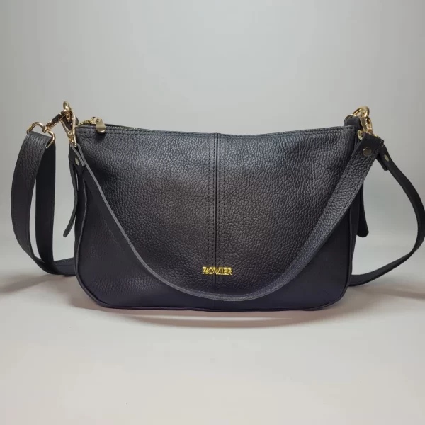 bolsos de cuero, carteras de cuero, accesorios de cuero, cuero vacuno boliviano, bolsos hechos en Bolivia, carteras hechas en Bolivia, moda en cuero, diseño boliviano, bolsos para mujer, carteras para hombre, bolsos elegantes, carteras funcionales, bolsos al hombro, carteras de mano, cuero genuino, artículos de cuero, producción boliviana, calidad duradera, estilo boliviano, regalos corporativos en cuero, bolsos personalizados, carteras con grabado láser, marroquinería boliviana, bolsos de diseño, carteras exclusivas, cuero de alta calidad