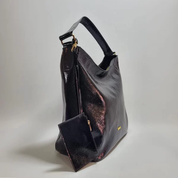 bolsos de cuero, carteras de cuero, accesorios de cuero, cuero vacuno boliviano, bolsos hechos en Bolivia, carteras hechas en Bolivia, moda en cuero, diseño boliviano, bolsos para mujer, carteras para hombre, bolsos elegantes, carteras funcionales, bolsos al hombro, carteras de mano, cuero genuino, artículos de cuero, producción boliviana, calidad duradera, estilo boliviano, regalos corporativos en cuero, bolsos personalizados, carteras con grabado láser, marroquinería boliviana, bolsos de diseño, carteras exclusivas, cuero de alta calidad