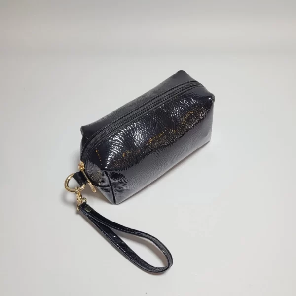 NECESER DE CUERO PARA MUJER, bolsos de cuero, carteras de cuero, accesorios de cuero, cuero vacuno boliviano, bolsos hechos en Bolivia, carteras hechas en Bolivia, moda en cuero, diseño boliviano, bolsos para mujer, carteras para hombre, bolsos elegantes, carteras funcionales, bolsos al hombro, carteras de mano, cuero genuino, artículos de cuero, producción boliviana, calidad duradera, estilo boliviano, regalos corporativos en cuero, bolsos personalizados, carteras con grabado láser, marroquinería boliviana, bolsos de diseño, carteras exclusivas, cuero de alta calidad