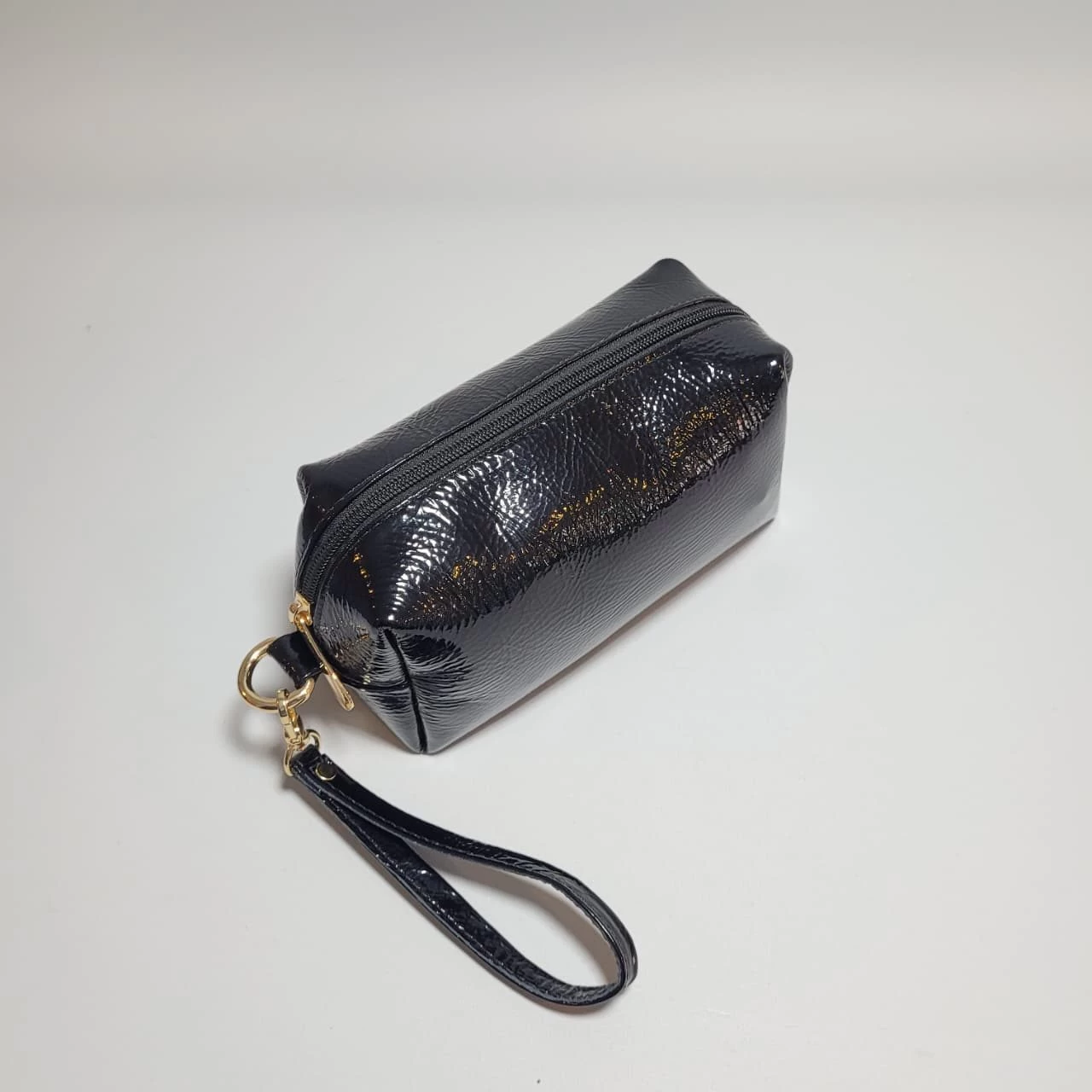 NECESER DE CUERO PARA MUJER, bolsos de cuero, carteras de cuero, accesorios de cuero, cuero vacuno boliviano, bolsos hechos en Bolivia, carteras hechas en Bolivia, moda en cuero, diseño boliviano, bolsos para mujer, carteras para hombre, bolsos elegantes, carteras funcionales, bolsos al hombro, carteras de mano, cuero genuino, artículos de cuero, producción boliviana, calidad duradera, estilo boliviano, regalos corporativos en cuero, bolsos personalizados, carteras con grabado láser, marroquinería boliviana, bolsos de diseño, carteras exclusivas, cuero de alta calidad