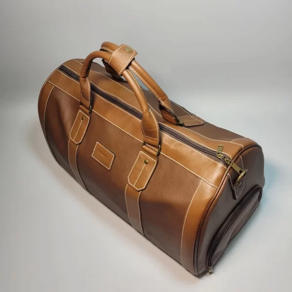 BOLSO DE VIAJE PARA HOMBRE, BOLSO DE CUERO PARA HOMBRE, BOLSÓN DE CUERO, MALETAS, MALETA DE CUERO, MARROQUINERÍA BOLIVIANA, CUERO GENUINO, HECHO A MANO, CUERO BOLIVIANO.