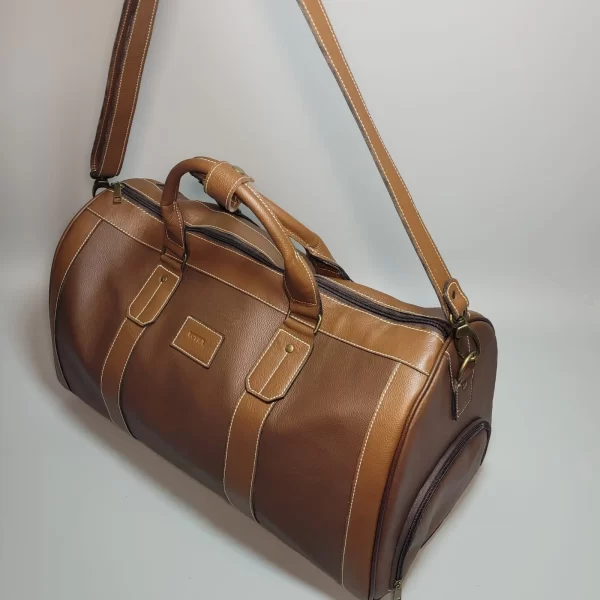 BOLSO DE VIAJE PARA HOMBRE, BOLSO DE CUERO PARA HOMBRE, BOLSÓN DE CUERO, MALETAS, MALETA DE CUERO, MARROQUINERÍA BOLIVIANA, CUERO GENUINO, HECHO A MANO, CUERO BOLIVIANO.