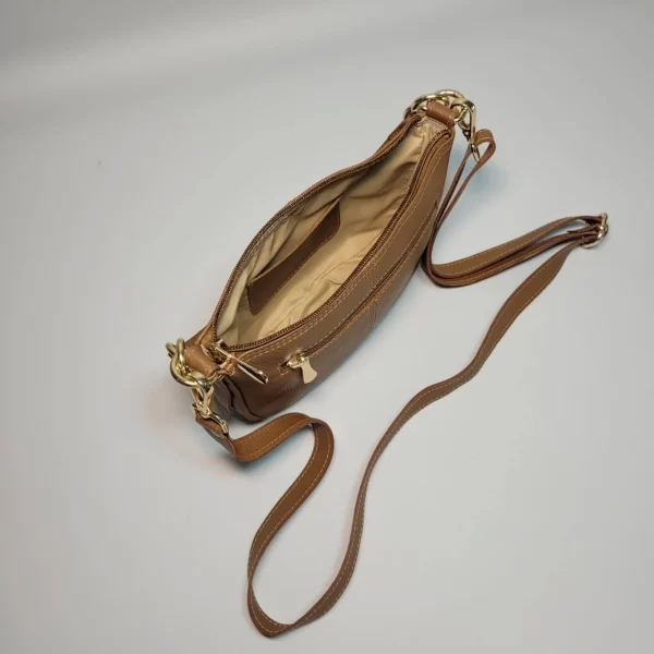 bolsos de cuero, carteras de cuero, accesorios de cuero, cuero vacuno boliviano, bolsos hechos en Bolivia, carteras hechas en Bolivia, moda en cuero, diseño boliviano, bolsos para mujer, carteras para hombre, bolsos elegantes, carteras funcionales, bolsos al hombro, carteras de mano, cuero genuino, artículos de cuero, producción boliviana, calidad duradera, estilo boliviano, regalos corporativos en cuero, bolsos personalizados, carteras con grabado láser, marroquinería boliviana, bolsos de diseño, carteras exclusivas, cuero de alta calidad
