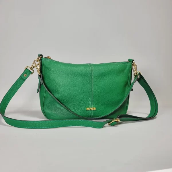 bolsos de cuero, carteras de cuero, accesorios de cuero, cuero vacuno boliviano, bolsos hechos en Bolivia, carteras hechas en Bolivia, moda en cuero, diseño boliviano, bolsos para mujer, carteras para hombre, bolsos elegantes, carteras funcionales, bolsos al hombro, carteras de mano, cuero genuino, artículos de cuero, producción boliviana, calidad duradera, estilo boliviano, regalos corporativos en cuero, bolsos personalizados, carteras con grabado láser, marroquinería boliviana, bolsos de diseño, carteras exclusivas, cuero de alta calidad