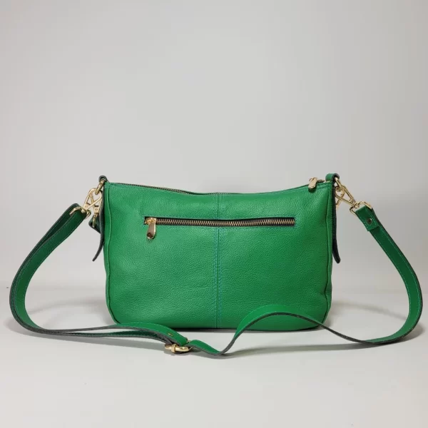 bolsos de cuero, carteras de cuero, accesorios de cuero, cuero vacuno boliviano, bolsos hechos en Bolivia, carteras hechas en Bolivia, moda en cuero, diseño boliviano, bolsos para mujer, carteras para hombre, bolsos elegantes, carteras funcionales, bolsos al hombro, carteras de mano, cuero genuino, artículos de cuero, producción boliviana, calidad duradera, estilo boliviano, regalos corporativos en cuero, bolsos personalizados, carteras con grabado láser, marroquinería boliviana, bolsos de diseño, carteras exclusivas, cuero de alta calidad