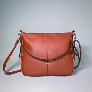 bolsos de cuero, carteras de cuero, accesorios de cuero, cuero vacuno boliviano, bolsos hechos en Bolivia, carteras hechas en Bolivia, moda en cuero, diseño boliviano, bolsos para mujer, carteras para hombre, bolsos elegantes, carteras funcionales, bolsos al hombro, carteras de mano, cuero genuino, artículos de cuero, producción boliviana, calidad duradera, estilo boliviano, regalos corporativos en cuero, bolsos personalizados, carteras con grabado láser, marroquinería boliviana, bolsos de diseño, carteras exclusivas, cuero de alta calidad