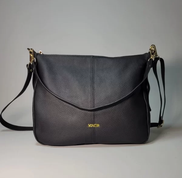 bolsos de cuero, carteras de cuero, accesorios de cuero, cuero vacuno boliviano, bolsos hechos en Bolivia, carteras hechas en Bolivia, moda en cuero, diseño boliviano, bolsos para mujer, carteras para hombre, bolsos elegantes, carteras funcionales, bolsos al hombro, carteras de mano, cuero genuino, artículos de cuero, producción boliviana, calidad duradera, estilo boliviano, regalos corporativos en cuero, bolsos personalizados, carteras con grabado láser, marroquinería boliviana, bolsos de diseño, carteras exclusivas, cuero de alta calidad