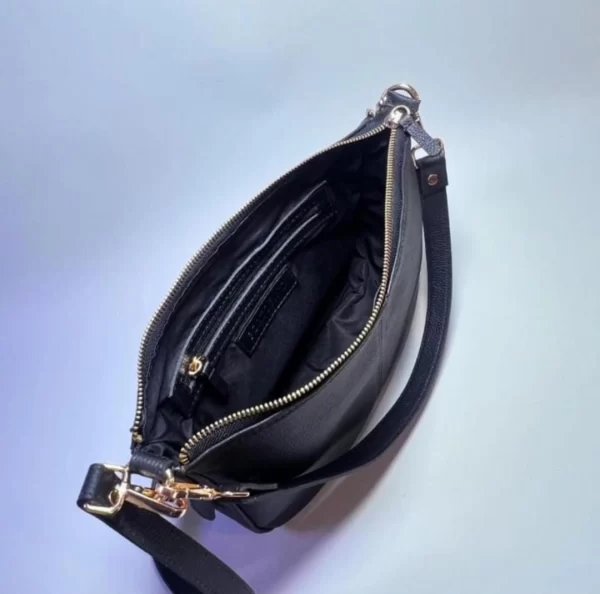 bolsos de cuero, carteras de cuero, accesorios de cuero, cuero vacuno boliviano, bolsos hechos en Bolivia, carteras hechas en Bolivia, moda en cuero, diseño boliviano, bolsos para mujer, carteras para hombre, bolsos elegantes, carteras funcionales, bolsos al hombro, carteras de mano, cuero genuino, artículos de cuero, producción boliviana, calidad duradera, estilo boliviano, regalos corporativos en cuero, bolsos personalizados, carteras con grabado láser, marroquinería boliviana, bolsos de diseño, carteras exclusivas, cuero de alta calidad