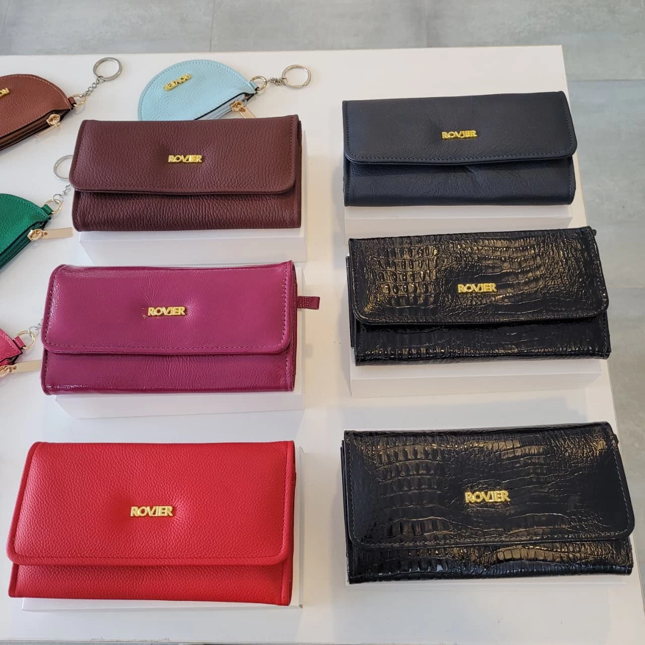 billeteras de mujer, billeteras de cuero, billeteras elegantes mujer, billeteras de moda mujer, billeteras de piel, billeteras de cuero mujer Bolivia, billeteras de mujer Santa Cruz, tienda de billeteras en Bolivia, billeteras de cuero con envío a Bolivia, billeteras de cuero hechas en Bolivia