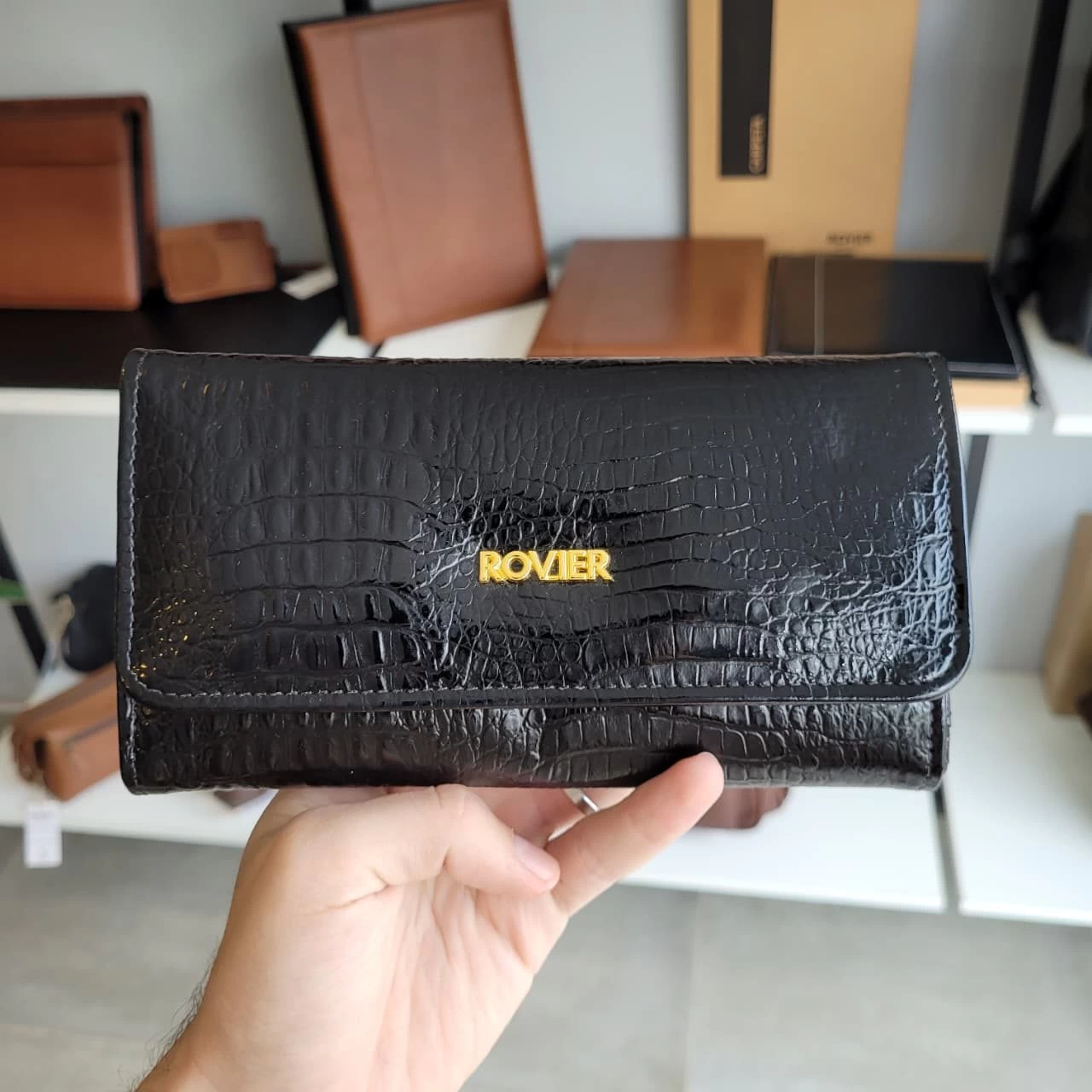 billeteras de mujer, billeteras de cuero, billeteras elegantes mujer, billeteras de moda mujer, billeteras de piel, billeteras de cuero mujer Bolivia, billeteras de mujer Santa Cruz, tienda de billeteras en Bolivia, billeteras de cuero con envío a Bolivia, billeteras de cuero hechas en Bolivia