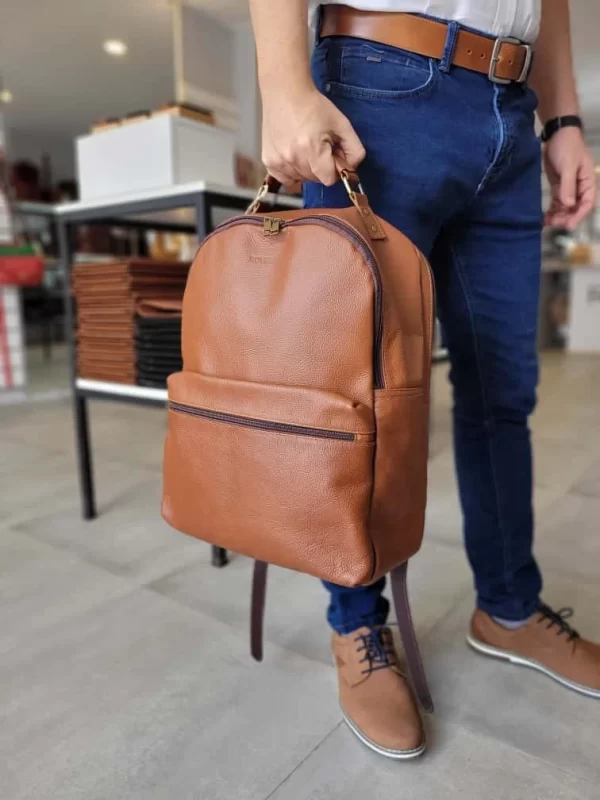 MOCHILAS DE CUERO PARA HOMBRES, MOCHILAS DE CUERO, MOCHILAS PARA HOMBRE, MOCHILAS DE CUERO GENUINO, MOCHILAS DE CUERO EN SANTA CRUZ, ROVIER