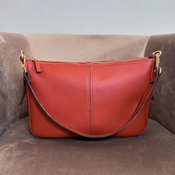 bolsos de cuero, carteras de cuero, accesorios de cuero, cuero vacuno boliviano, bolsos hechos en Bolivia, carteras hechas en Bolivia, moda en cuero, diseño boliviano, bolsos para mujer, carteras para hombre, bolsos elegantes, carteras funcionales, bolsos al hombro, carteras de mano, cuero genuino, artículos de cuero, producción boliviana, calidad duradera, estilo boliviano, regalos corporativos en cuero, bolsos personalizados, carteras con grabado láser, marroquinería boliviana, bolsos de diseño, carteras exclusivas, cuero de alta calidad